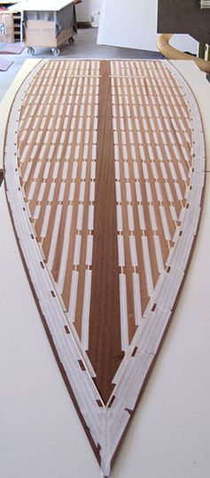 Nahaufnahme Holzfunier für Speedboat